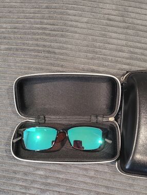 Rectangular Sunglasses with Green Mirrored Lenses
